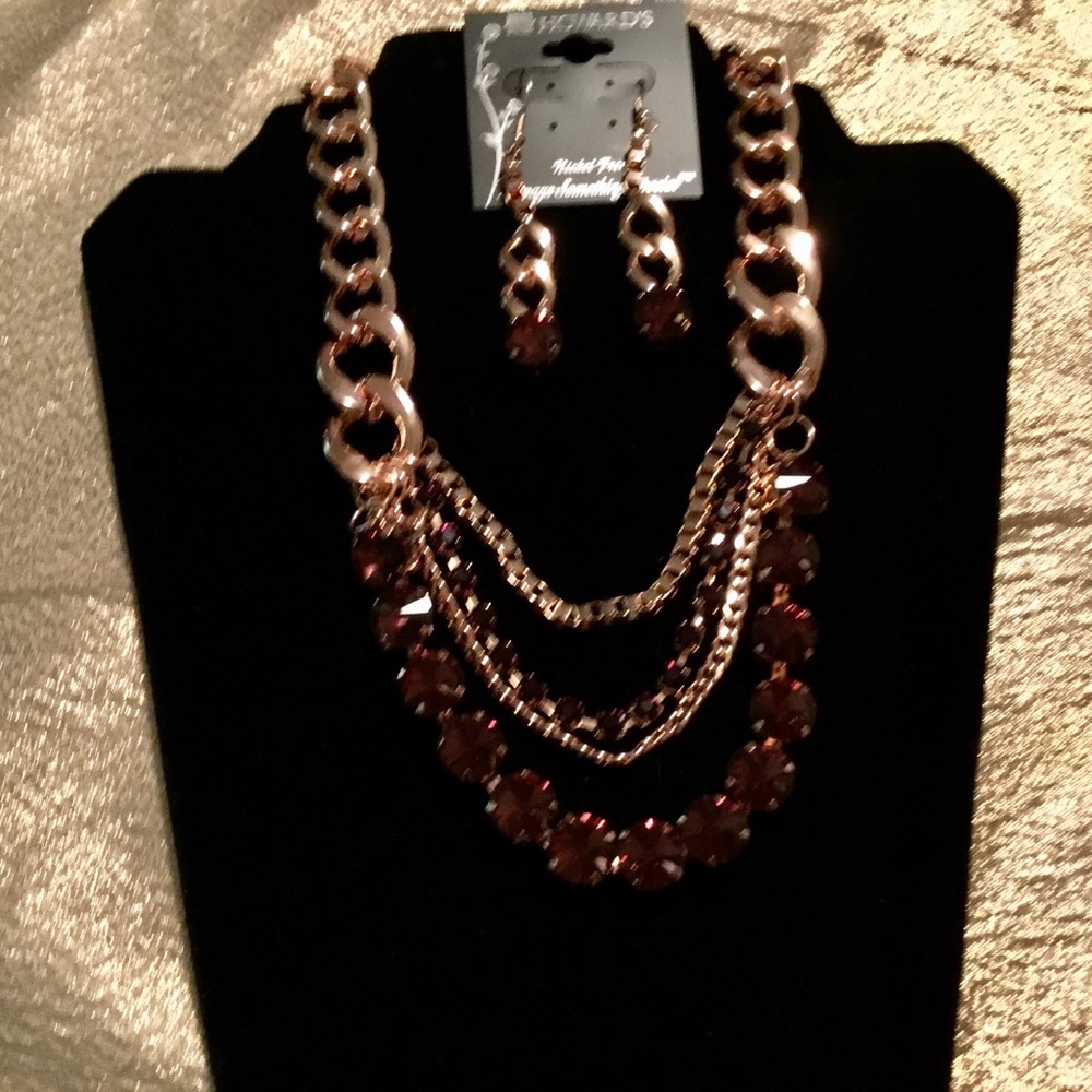 Necklace and earring set